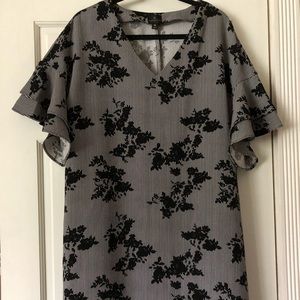 Worthington v-neck black floral stripped dress